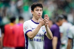 津媒：津门虎队昨日终于凑齐全部选手，闫炳良、巴顿均有伤在身